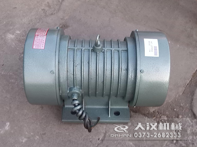VB振動(dòng)電機(jī)的選型要根據(jù)所匹配產(chǎn)品需要的激振大小，進(jìn)行選擇。