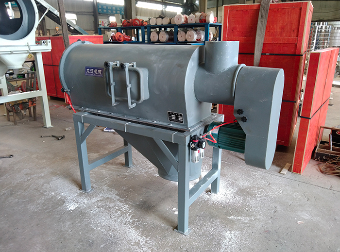 氣流篩采用碳鋼材質(zhì)的外殼，臥式的篩網(wǎng)利用風(fēng)力與物料的離心力對物料進行篩分。產(chǎn)量高，效果好。